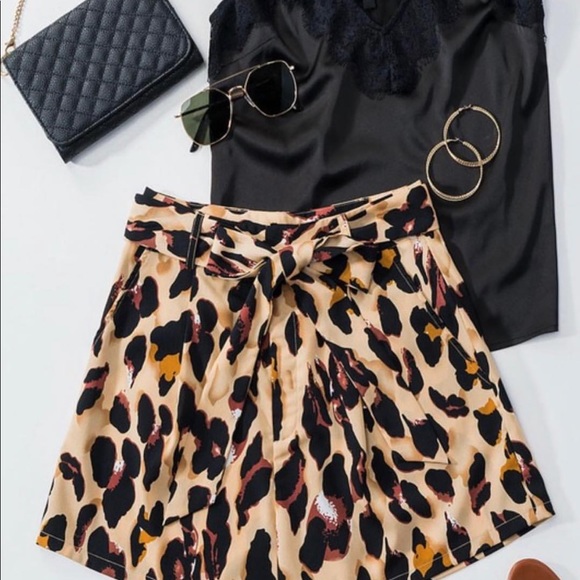 Pants - Leopard shorts